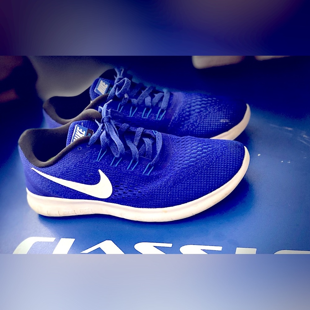 Nike free runs. Very light and comfortable shoe. Great condition.